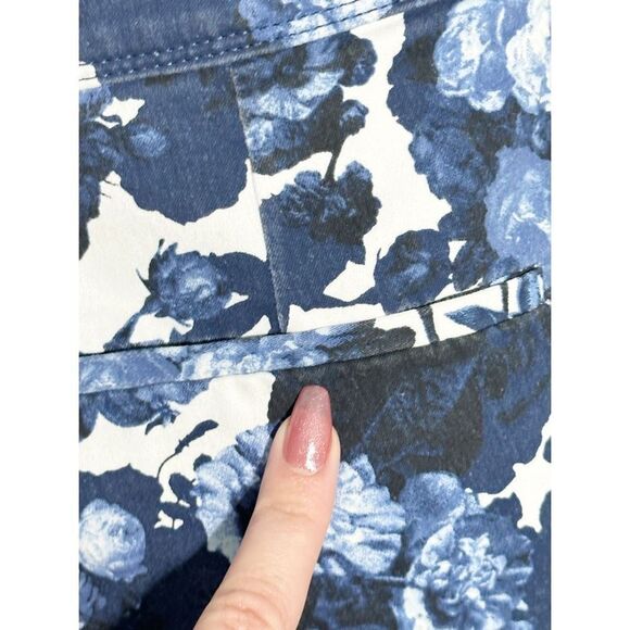 The Limited Women’s Floral Print Flat‎ Front Chino Shorts Blue White Size 14 - Picture 5 of 13